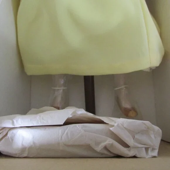 Snow White Porcelain Doll - Picture 7 of 10